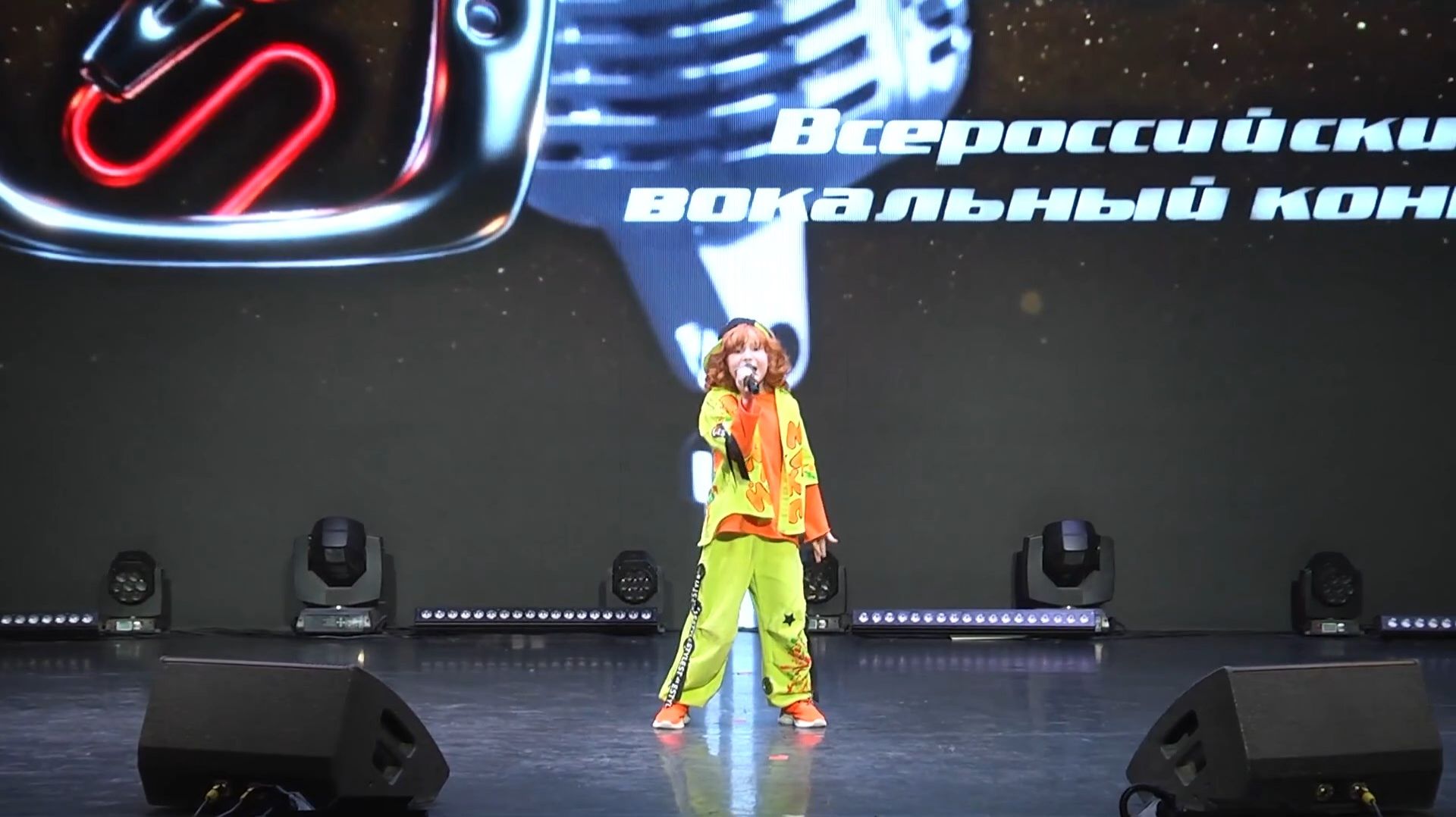 Юный ураец готовится выступить в проекте «Голос. Дети»