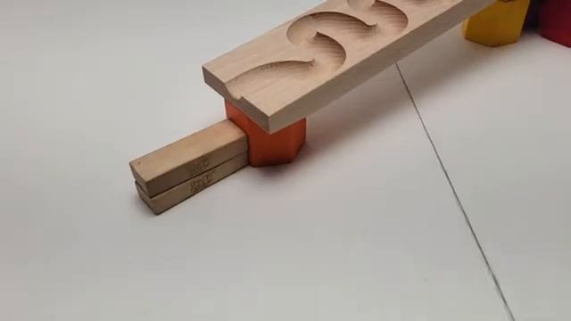 Залипательное видео с машинкой для детей. Играем,с горкой, шариками. #дети #видеодлядетей