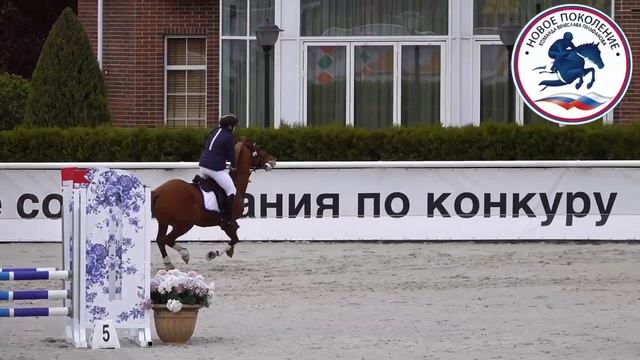 На соревнованиях в Таганроге Хижняк Ульяна на маршрутах 90 и 95 см завоевала 2 серебряные медали!!!