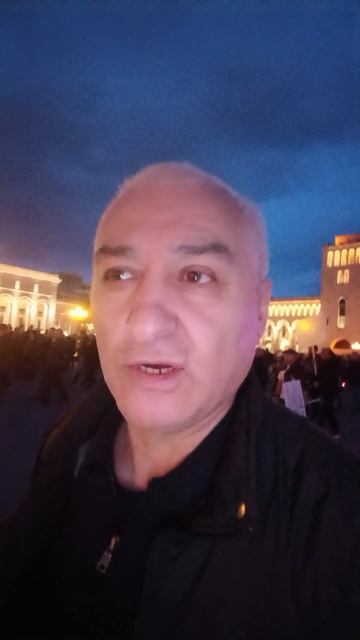 центр Еревана во время марш-демонстрации в поддержку Самвела Карапетяна. САМВЕЛ вперёд.