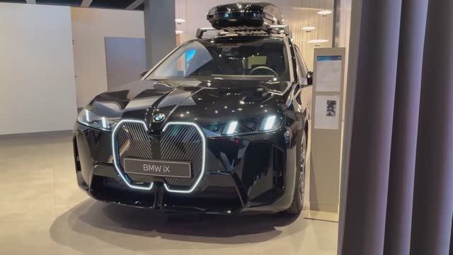 BMW iX xDrive60 2026 обзор