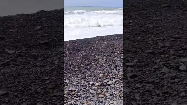 Шторм на пляже Сукко или очередное возвращение мелкой гальки. 24.01.26. Репортаж Светланы Тихоновны.