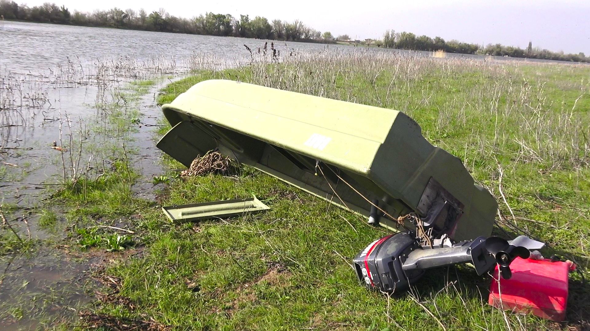 ТАБУН ИЗ ПОД КАПОТА - ПЕРЕВЕРНУЛ С МОТОРОМ! TOHATSU MFS 9.9/20 vs YAMAHA FMH9.9/15 RB NAVIGATOR 420