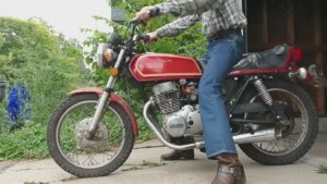 Making a 1977 Yamaha xs360 Roadworthy Again Pt 1. -Видео от SimonFordman
