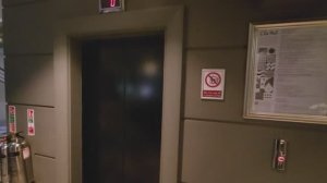 Лифт OTIS 2000-х годов в очень крутом отеле в районе Куэйсайд