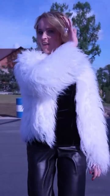 Подпишись поставь сердечко и я приглашу тебя на сьемки клипа