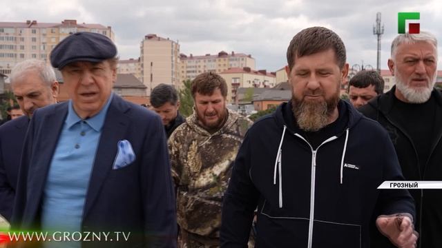 Рамзан Кадыров и Микаил Гуцериев посетили строящийся исламский центр в Грозном