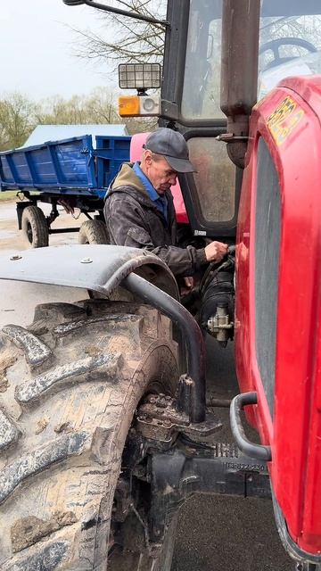 В деревне Чижово Шуйского района выставка техники колхоза имени Арсения