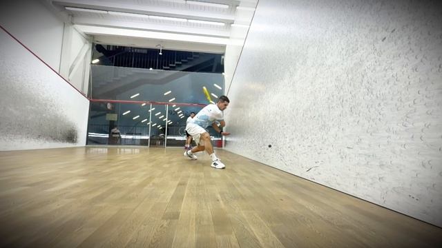 СКВОШ. Драйв в передней части корта слева 1