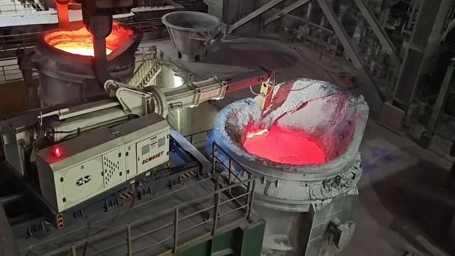 Рельсовая полностью гидравлическая машина для демонтажа футеровки ковша жидкого чугуна