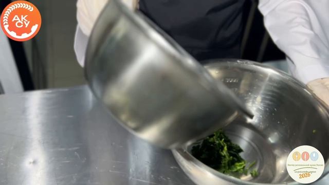 15. Краснодарский край. Оладьи из листьев крапивы и подорожника с вареньем