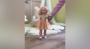 Кукла большая (ростовая) СТРАНА КУКОЛ говорящая, шагающая за руку высота 60 см