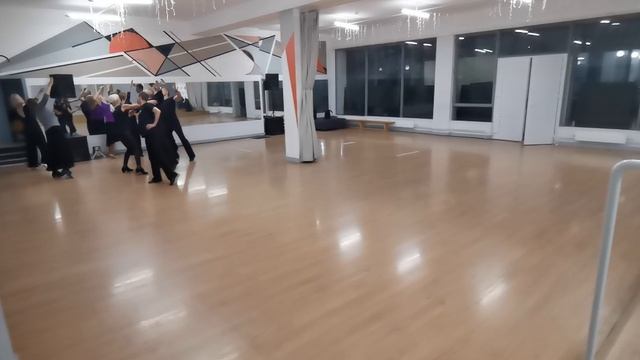 23 апреля. Шаги фокстрота. Схемы вальса, танго, квик-степа