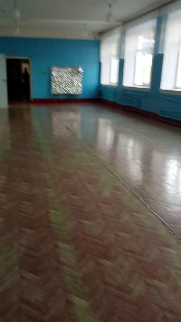 вот как я запускаю вас. бумажный самолётик. в школе.