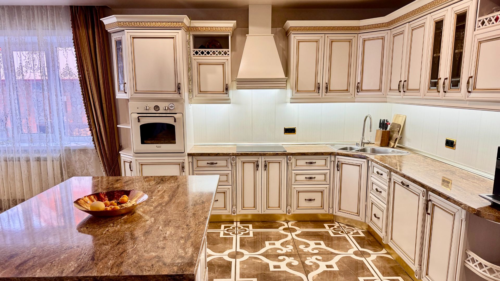 Коттедж 428 м² на участке 15 сот. 50 000 000  пос. Металлплощадка Рябиновая ул. 10