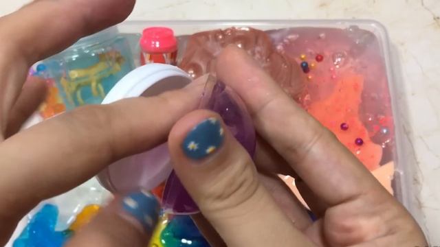 ВИДЕО ДЛЯ ДЕТЕЙ. СЛАЙМ. СМЕШИВАЕМ СЛАЙМ.