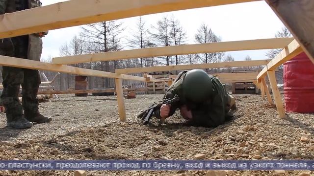 23.04.2026 Военнослужащие ВВО на Сахалине тренируются проходить полосу препятствий