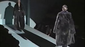 Показ женской коллекции Gucci осень-зима 1996-1997. Часть 1.