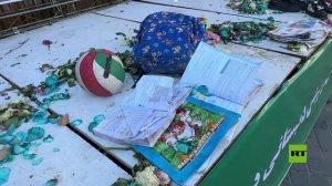 عرض حقائب وأحذية لضحايا مدرسة للبنات في ميناب في ساحة ولي العصر بطهران