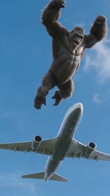 Кинг Конг прыгает из леса на самолёт!