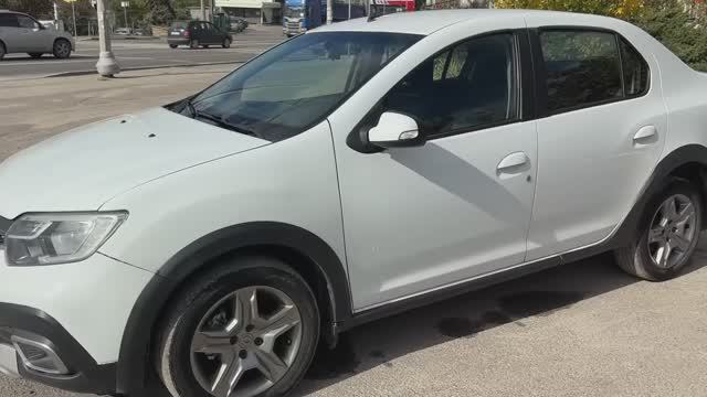 Автомобиль Renault Logan в автосалоне Аврора в Симферополе (0593)