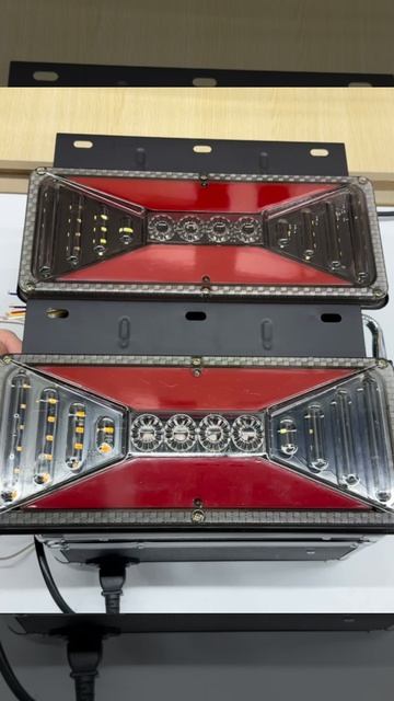 Фонарь задний грузовой 24 вольт 2 штуки STP-8-1