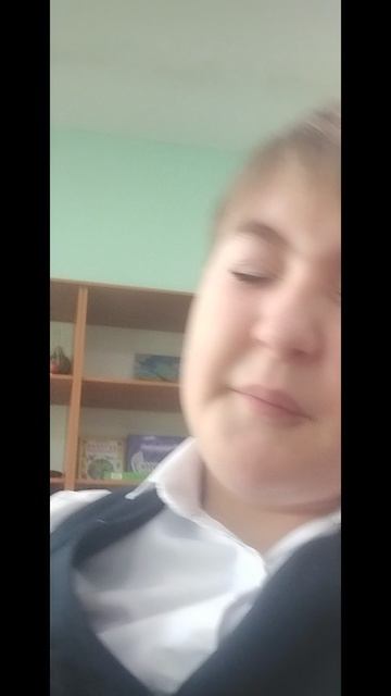 пробую очень кислую жвачку