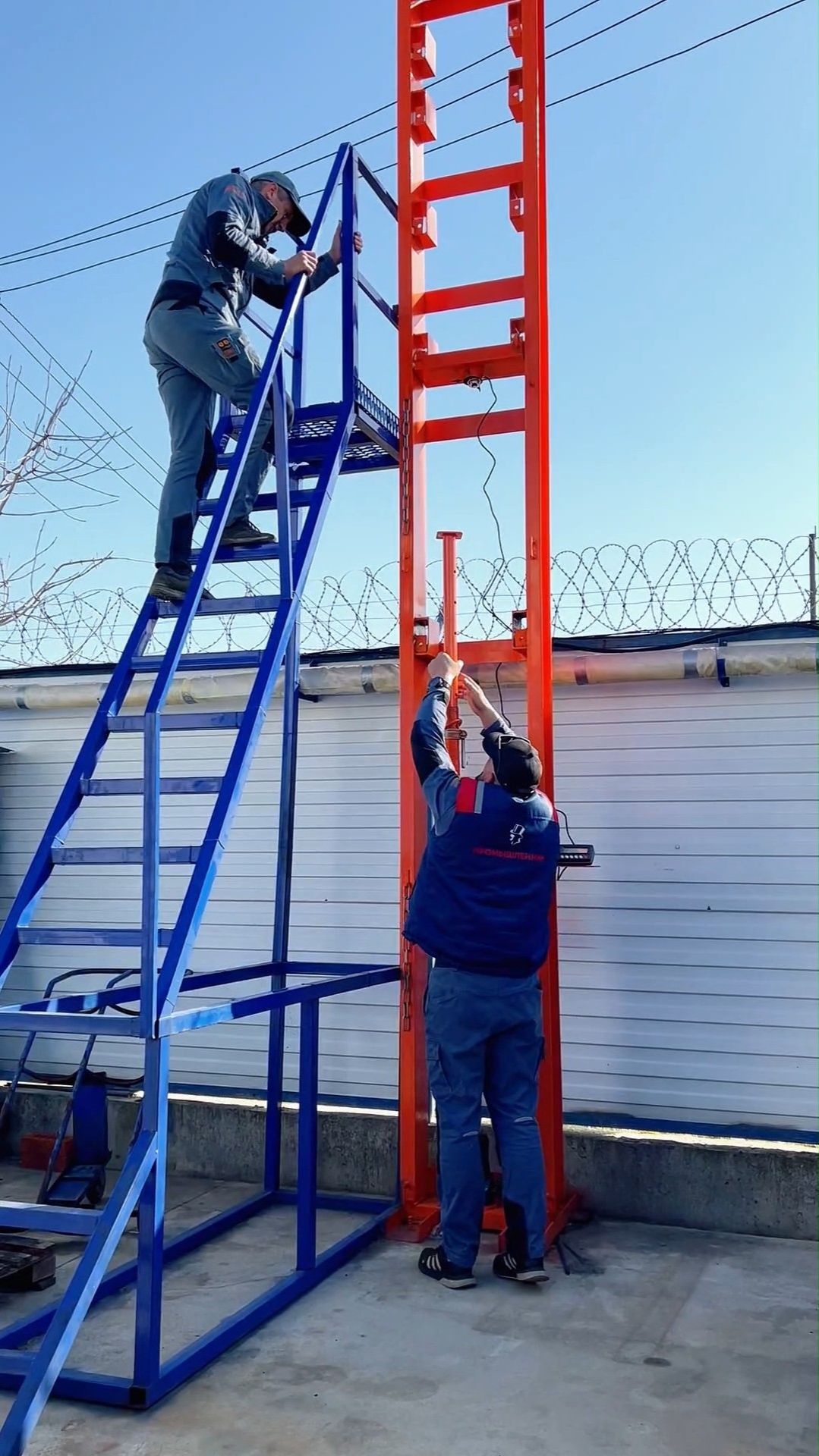 Испытания усиленной телескопической стойки для опалубки 37 м Промышленник