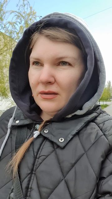 Сегодня у нас очень ветрено, холодно и дождик