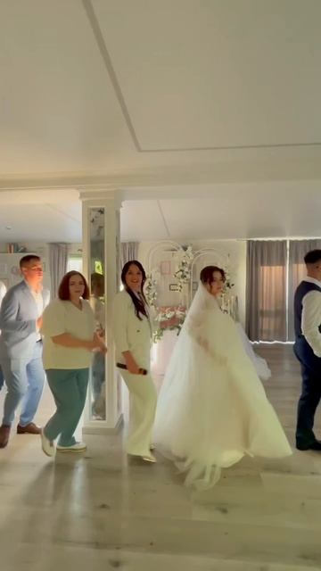 Ведущая на свадьбу. Молодожены Иван и Алина. Ольга Квитка.