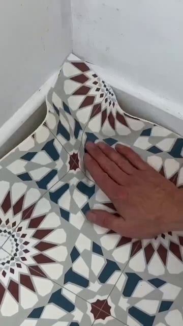 Полезный лайфхак 🔥
Уголок подложил → прижал → подрезал — и всё четко 👍