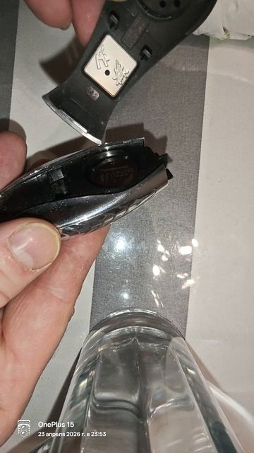 Батарейка в брелке hongqi HS3