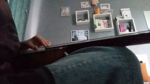 играю на гитаре