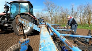 Василий Викторович выехал на боронование., но на этот раз неудачно!