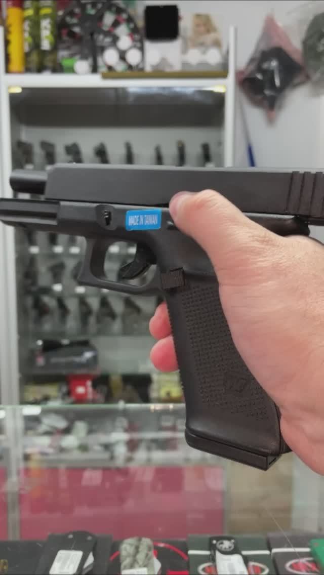 Страйкбольный пистолет WE Glock-17 Gen.5, сменные накладки