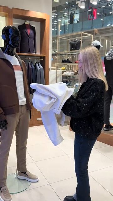 А че похожи😂