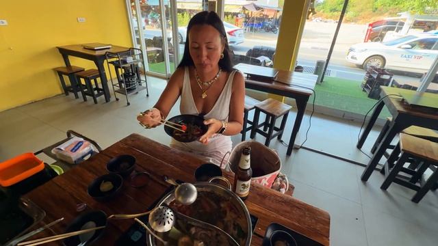 ПАТТАЙЯ. ДЕЛАЕМ САМИ САЛАТ ИЗ ПАПАЙИ В БЕЗЛИМИТНОМ РЕСТОРАНЕ