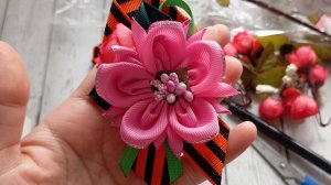 георгиевская брошь с цветком камелия