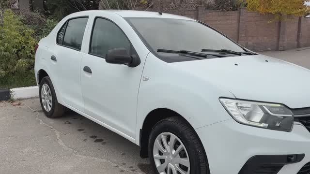 Автомобиль Renault Logan в автосалоне Аврора в Симферополе (7517)