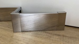 Плинтус из нержавеющей стали 430 с кабель каналом на клипсе полированный