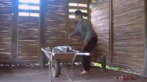 Молодая пара потратила 10 000 долларов, чтобы построить дом для старика всего за 219 дней с помощью