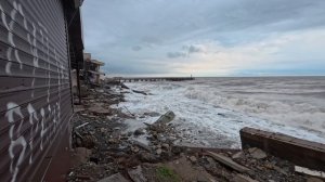 Шторм на Чёрном море в Сочи