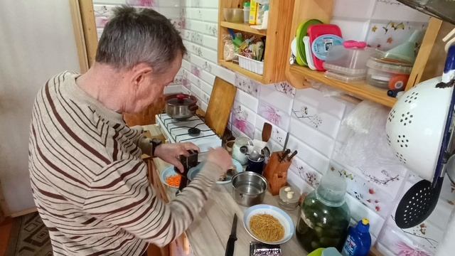 Пенсионер на даче.