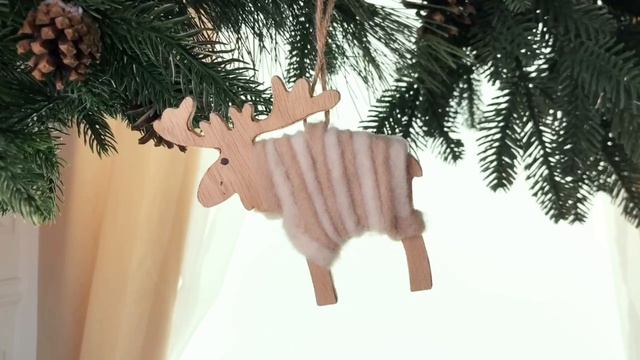 Ёлочная игрушка ЛОСЬ В КАРДИГАНЕ, дерево,12x11.5 см, 550267