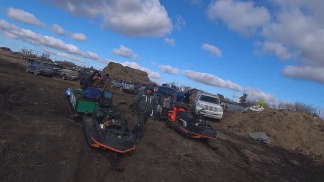 Огромная толпа здесь не просто так!