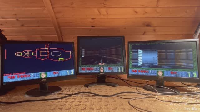 DOOM на трех мониторах