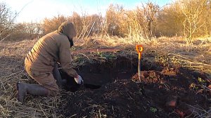 МЕСТНЫЕ НЕ ВРАЛИ!!! ОТКОПАЛ СБРОСЫ МЕТАЛЛА... ЧУГУН, ЗАПЧАСТИ. Металлокоп в глуши.