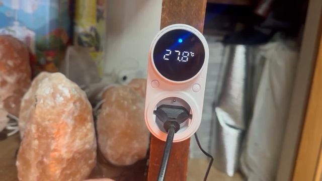 Видеообзор. Терморегулятор для обогревателей, таймер времни в розетку ТС801