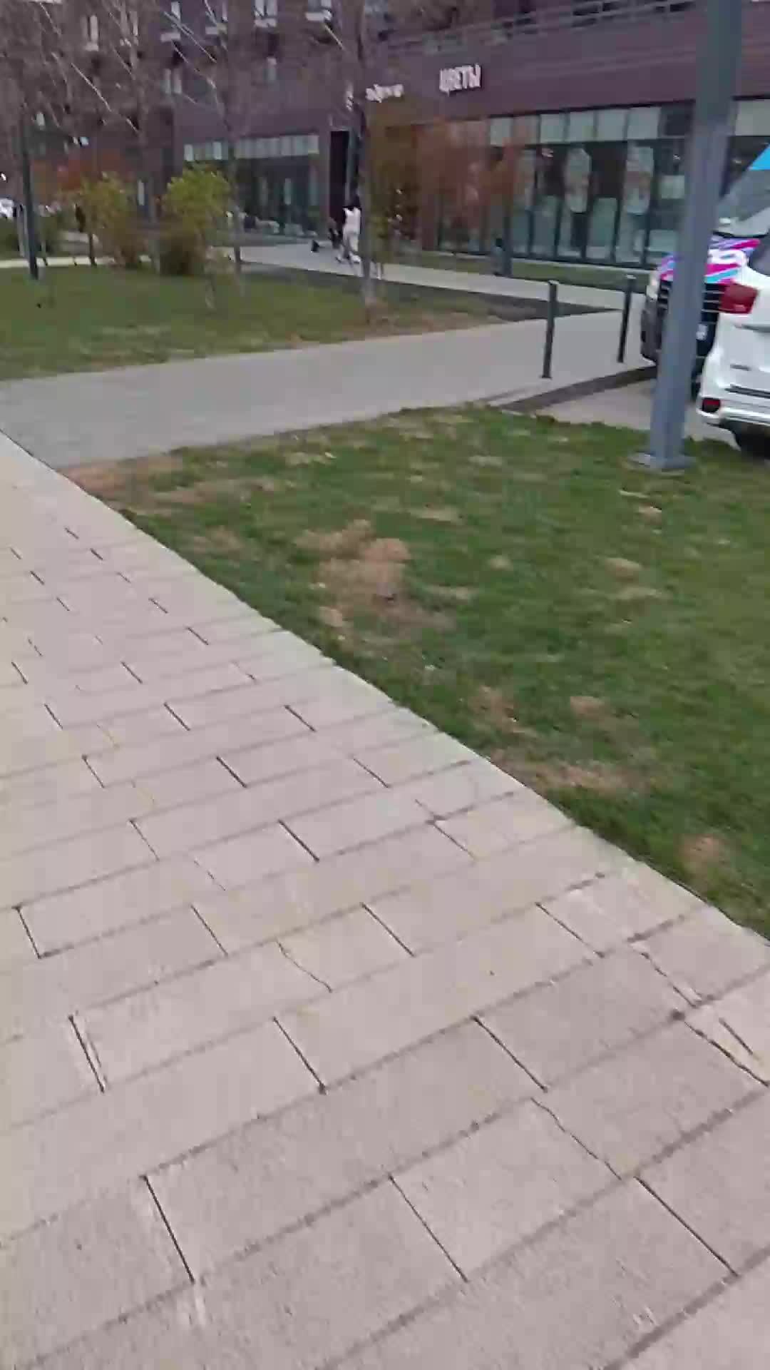 поговорим на улице?