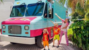 ВЛАД И НИКИ | Крис и Ники играют в мамином грузовике с мороженым